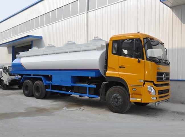 Xe bồn chở nước gi&uacute;p vận chuyển an to&agrave;n đến nhiều nơi