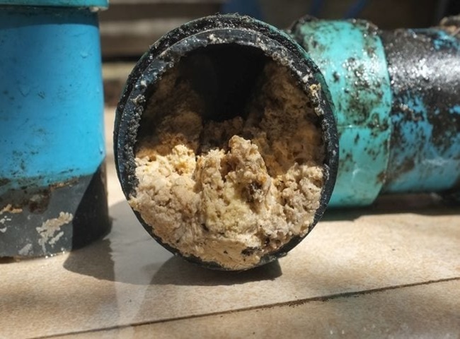 V&igrave; sao bồn rửa ch&eacute;n lại bị tắc