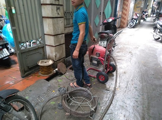 Th&ocirc;ng bồn cầu v&agrave; gi&aacute; hiện nay