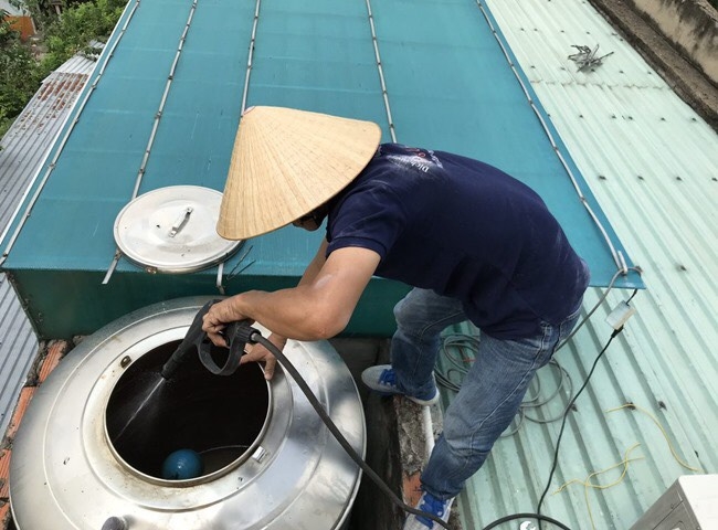 Dịch vụ Vệ sinh bồn nước quận 8