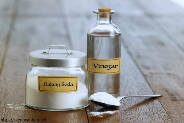 l&agrave;m sạch tường nh&agrave; bếp