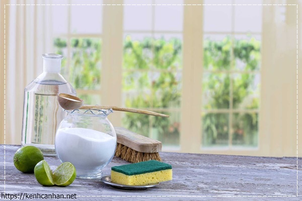 l&agrave;m sạch tường nh&agrave; bếp