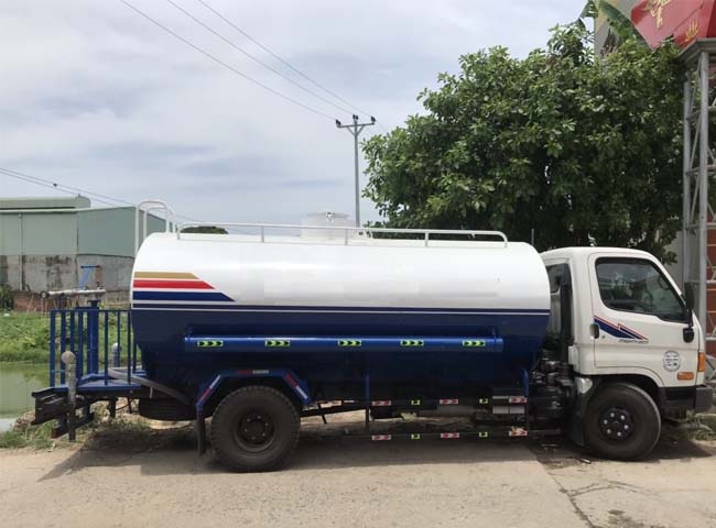 ​Dịch vụ cho thu&ecirc; xe bồn vận chuyển b&ugrave;n vi sinh Vạn Ph&aacute;t
