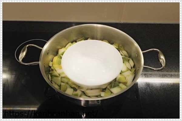 Điều chế tinh dầu vỏ bưởi tại nh&agrave;