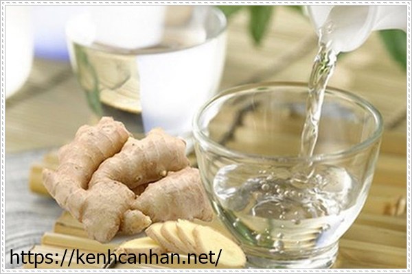 Chữa h&ocirc;i n&aacute;ch bằng gừng v&agrave; rượu