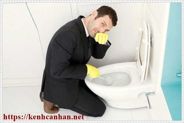 C&aacute;ch khử m&ugrave;i h&ocirc;i nh&agrave; vệ sinh tho&aacute;t ra từ bồn cầu