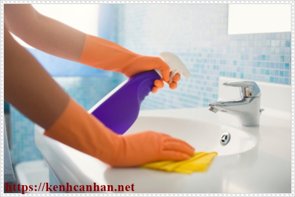 vệ sinh nh&agrave; sạch với thuốc tẩy