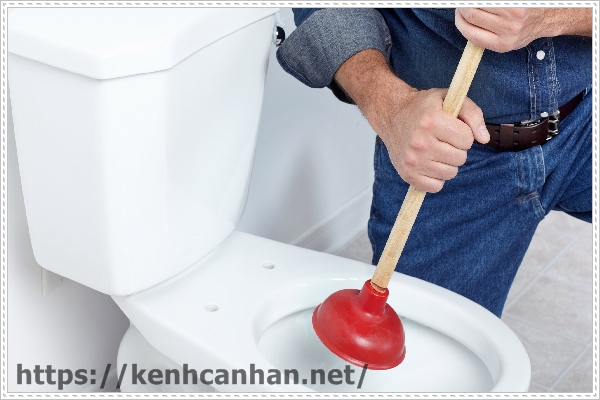 Gi&aacute; pittong th&ocirc;ng bồn cầu nghẹt