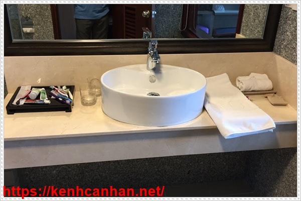 C&aacute;ch khử m&ugrave;i h&ocirc;i nh&agrave; vệ sinh từ c&aacute;c vật dụng