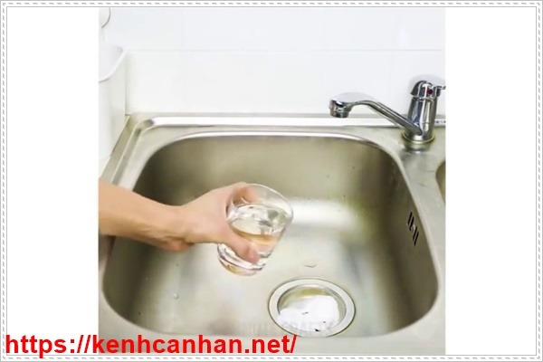 Th&ocirc;ng cống tho&aacute;t nước với nước n&oacute;ng