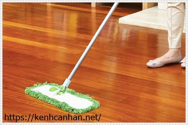 L&agrave;m sạch s&agrave;n nh&agrave; bằng gỗ