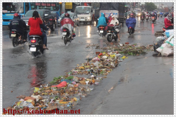 Mưa nhiều cũng l&agrave; nguy&ecirc;n nh&acirc;n l&agrave;m bồn rửa mặt bị nghẹt