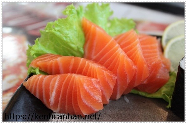 c&ocirc;ng dụng của c&aacute; hồi khi nấu ch&aacute;o c&aacute; hồi cho b&eacute; ăn dặm