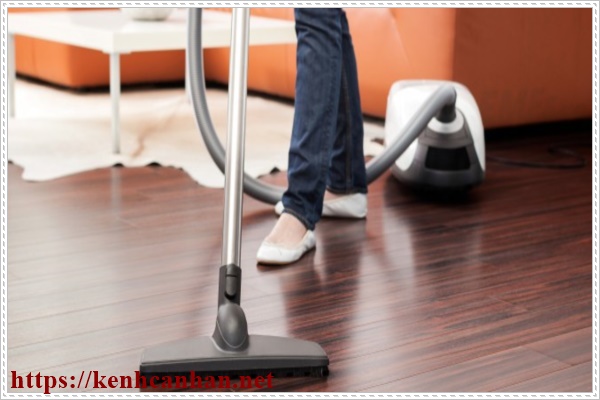 Vệ sinh s&agrave;n gỗ tự nhi&ecirc;n đ&uacute;ng c&aacute;ch