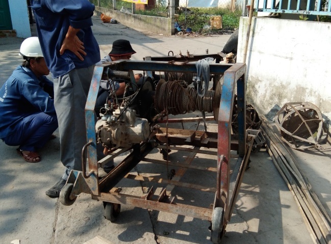 th&ocirc;ng cống nghẹt huyện H&oacute;c M&ocirc;n Tiến Minh